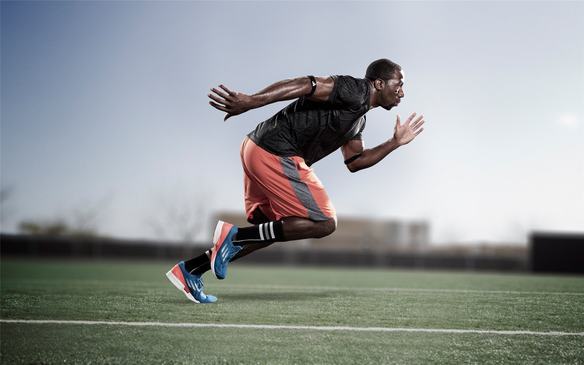 李恩：凭借出色的跑位和传球能力，成为全黑队进攻的关键，李恩个人简介